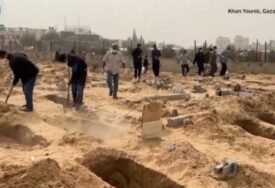 (FOTO) "Ovo je zločin protiv čovječanstva" Otkriveno skoro 300 tijela u masovnoj grobnici u Gazi  
