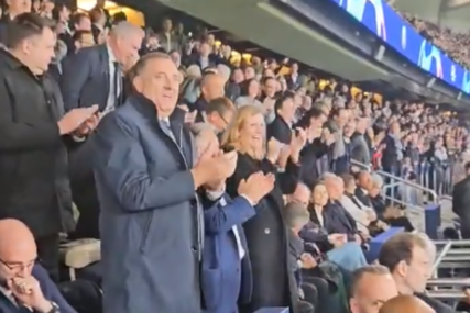 Milorad Dodik navija na utakmici u Parizu