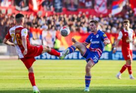 (UŽIVO, VIDEO, FOTO) Zvezda vodi na poluvremenu: Crveno-bijelima poništen i drugi gol, fantastična atmosfera u finalu Kupa