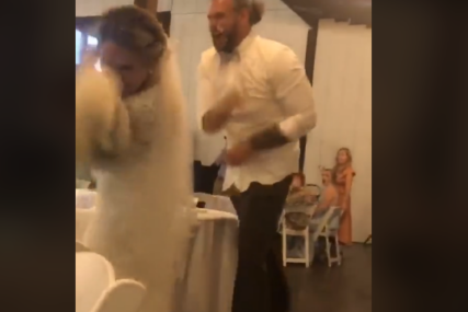 (VIDEO) "Traži papire za razvod" Snimak sa svadbe na kojoj je MLADOŽENJA "ROKNUO MLADU TORTOM" potpuno je zgrozio ljude