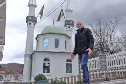 Nafiz Ohran napravio džamiju u svom dvorištu
