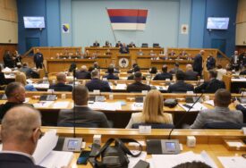 IZMJENA DNEVNOG REDA NSRS Na prvom mjestu rezolucija o Srebrenici, a na pretposljednjem zakon o stranim agentima