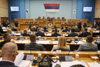IZMJENA DNEVNOG REDA NSRS Na prvom mjestu rezolucija o Srebrenici, a na pretposljednjem zakon o stranim agentima