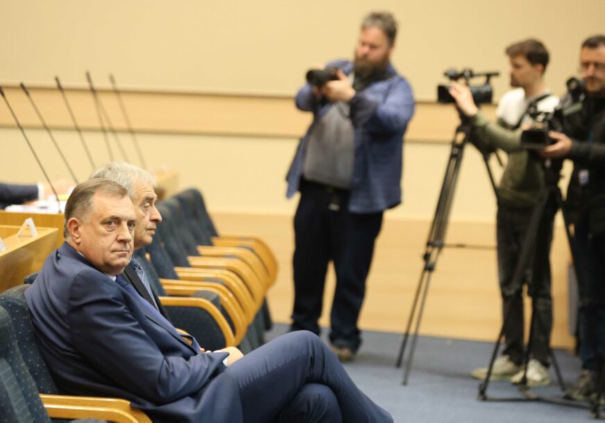Milorad Dodik sjedi u Narodnoj skupštini Republike Srpske