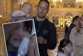 (VIDEO) Kćerka pjevača PLAČE KAO "KIŠA" ispred hrama: Ovako je izgledao rastanak Nikole Rokvića od porodice kada je krenuo pješke ka Atini