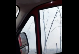 (VIDEO) Veliki šumski požar kod Kotor Varoši: Jak vjetar ubrzava širenje vatrene stihije, vatrogasci na terenu