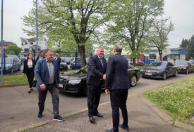 (FOTO) Radovan Višković u posjeti Gradiški: Zajedno sa gradonačelnikom Zoranom Adžićem  posjetili su fabriku "PMP Jelšingrad – FMG"