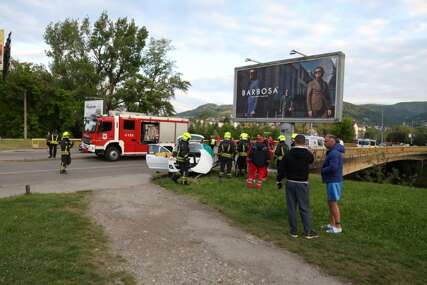 (VIDEO, FOTO) Usmrtio pedagogicu, pa NASTAVIO S BAHAĆENJEM: Mladić (21), optužen za tragediju na mostu u Banjaluci, snimao se kako divlja na putu