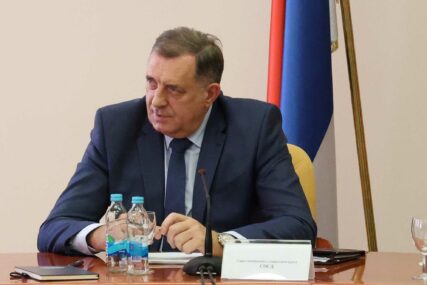 (VIDEO) “Nećemo u vojni savez” Dodik poručuje da će u Parizu informisati senatore da Srpska nije za pristupanje NATO
