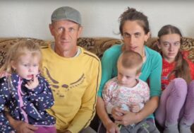 (VIDEO, FOTO) Sifet Tekešić sa petero djece, ženom i majkom živi u dvije prostorije pune vlage:  ŽELJA MU JE DA NAPRAVI KUĆU, zbog čega im je potrebna pomoć humanih ljudi