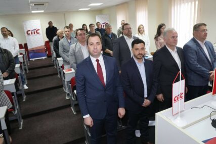 (FOTO) "Naši temelji su postavljeni na neprolaznim vrijednostima" Siniša Jejinić novi predsjednik OO SPS Srbac