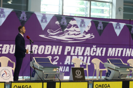 (FOTO) Velika imena u Banjaluci: Počeo Međunarodni plivački miting "22. april"