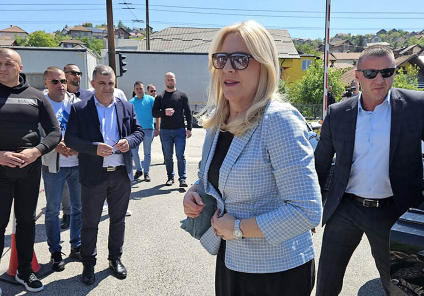 (FOTO) "I danas, kao i uvijek, uz Dodika i Lukića" Cvijanovićeva pružila podršku predsjedniku Srpske i direktoru Službenog glasnika