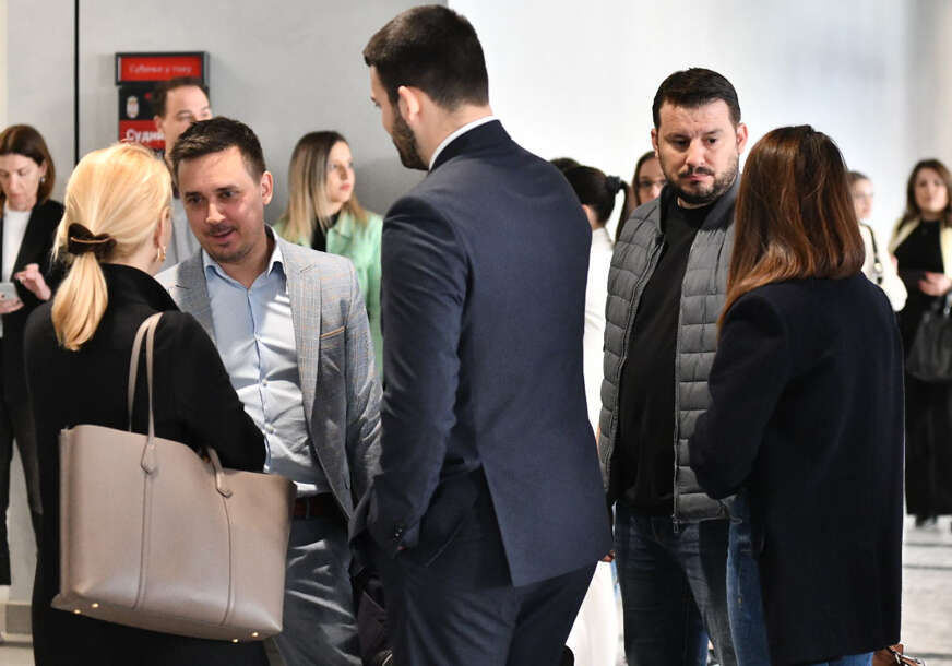 "Njen izostanak nije opravdan, mora doći da svjedoči" Razrednica dječaka ubice iz Ribnikara NIJE DOŠLA na suđenje