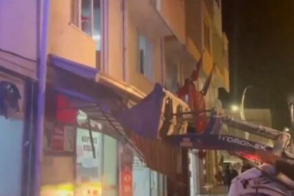 (VIDEO) Preminuo član turske opozicije nakon izbora: Povrijeđeno 8 članova stranke kada se URUŠIO BALKON tokom proslave