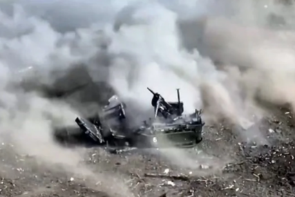 (VIDEO) Ukrajinci ih raznijeli dronovima: Rusi poslali na front robotske mini tenkove koji izbacuju granate