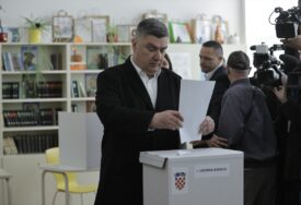 (FOTO) IZBORI U HRVATSKOJ Milanović glasao pa se obrušio na Plenkovića, aktuelnog premijera prozivaju zbog kršenja izborne ćutnje