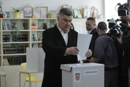 (FOTO) IZBORI U HRVATSKOJ Milanović glasao pa se obrušio na Plenkovića, aktuelnog premijera prozivaju zbog kršenja izborne ćutnje