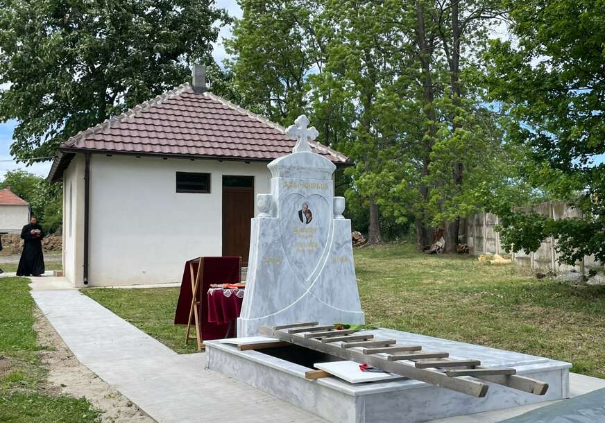 Bata Živojinović, premještanje posmrtnih ostataka