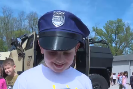 (VIDEO) “Više volim biti Dodik” Pitali ga da li planira biti policajac, a odgovor ovog dječaka sve je nasmijao