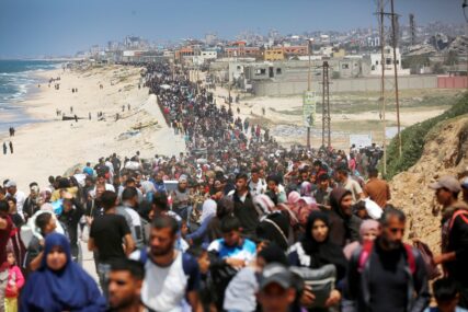 Kolona ljudi u Gazi