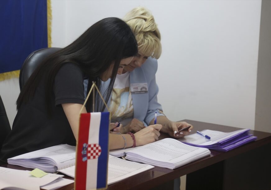 hrvatski državljani glasaju u Srbiji
