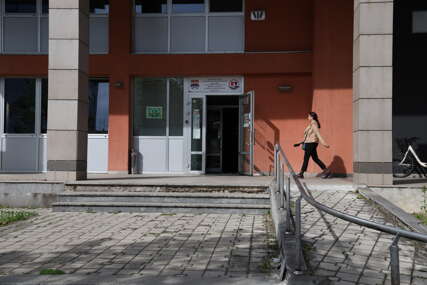 Drama kod Centra za socijalni rad u Banjaluci: Žena napadala radnike, ometala i saobraćaj