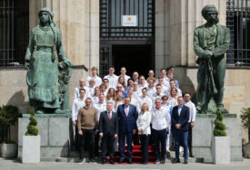 (FOTO) Nastupaju na Međunarodnom mitingu: Dodik ugostio plivačku reprezentaciju Rusije