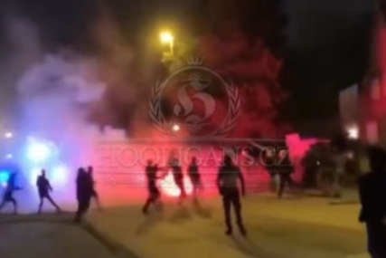 (VIDEO) DRAMA U BELGIJI Navijači PAOK se sukobili sa policijom, letjele dimne bombe i baklje