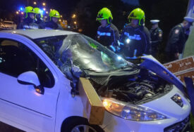 (FOTO) Jezive fotografije sa mjesta tragedije: U teškoj saobraćajnoj nesreći PEDAGOGICA IZGUBILA ŽIVOT, automobil uništen