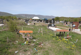 SRAMOTNE SCENE Oskrnaljena pravoslavna groblja kod Kaknja i Zenice