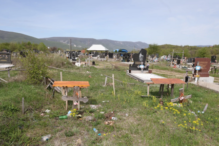 SRAMOTNE SCENE Oskrnaljena pravoslavna groblja kod Kaknja i Zenice