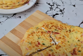 (VIDEO) Napravite ih za doručak: Recept za PALAČINKE SA SIROM