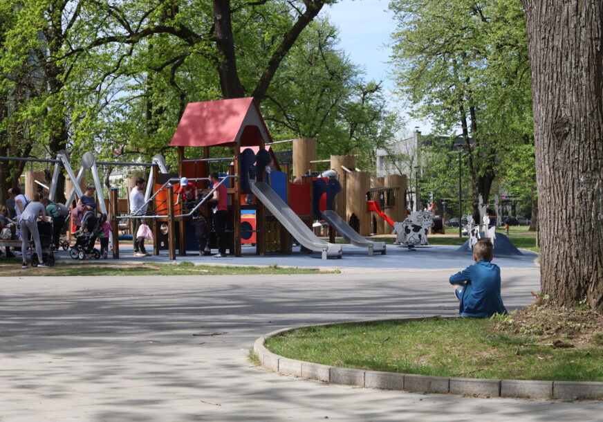 park igralište dijeca dijete