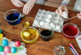 farbanje jaja za vaskrs