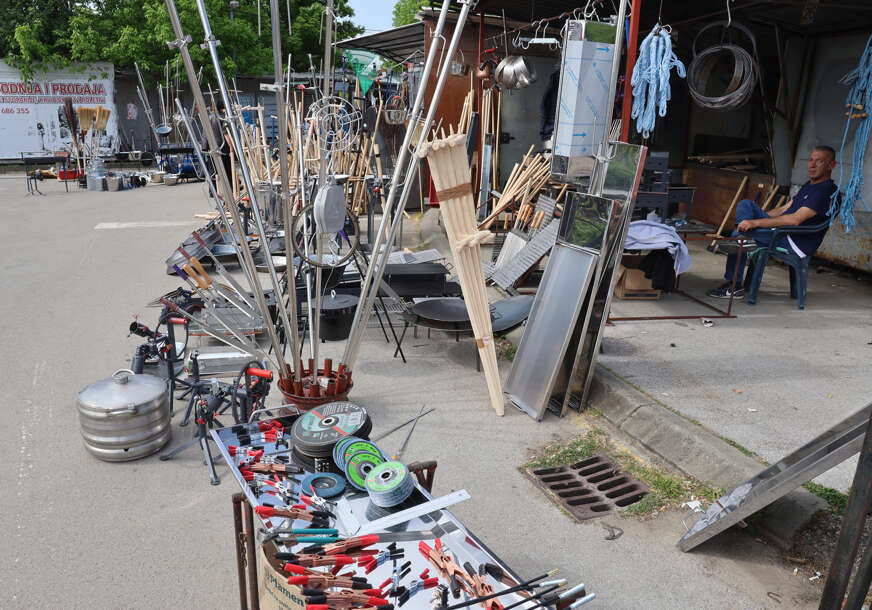 PIJACA U NASELJU LAZAREVO , BANJALUKA 