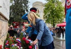 “Banjaluka je uvijek bila na BRANIKU SLOBODE” Cvijanovićeva položila vijence na spomenik “12 beba” i borcima NOR