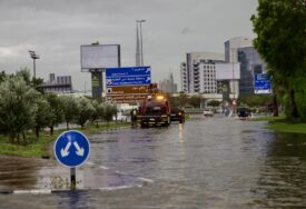 (VIDEO) Nevrijeme opet pogodilo Dubai: Kiša pada od noćas, uveli škole na daljinu