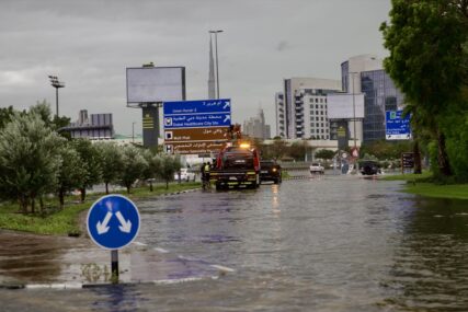 (VIDEO) Nevrijeme opet pogodilo Dubai: Kiša pada od noćas, uveli škole na daljinu