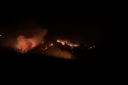 (VIDEO) "Gori šuma i rastinje" Požar Kod Teslića, jak vjetar  OTEŽAVA GAŠENJE VATRE