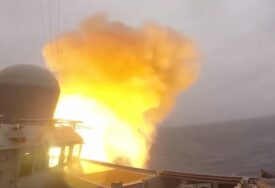 (VIDEO) Moćno oružje prvi put upotrijebljeno u borbi: Amerika iranske rakete "skidala" ovim projektilima
