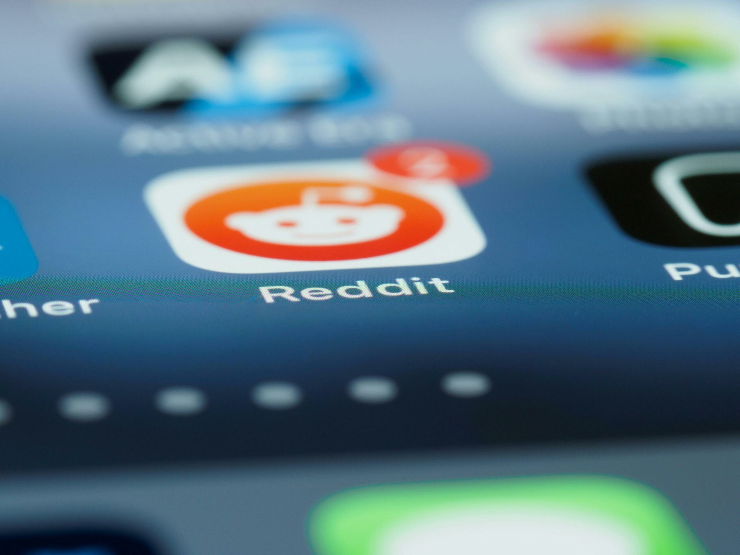 Reddit uvodi verifikaciju korisnika zbog vještačkih botova