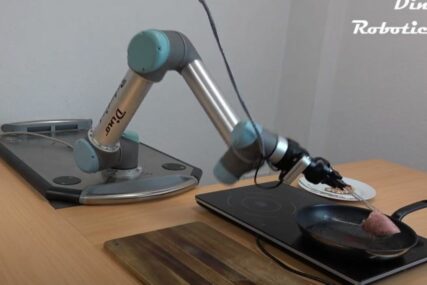 (VIDEO) Budućnost u kuhinji: Ovako robot sprema šnicle