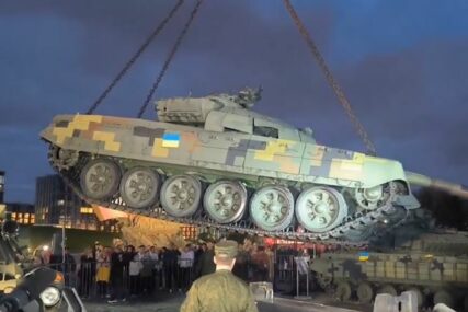 (VIDEO) Ruske snage zarobile moćni njemački tenk "Leopard 2" u Ukrajini: Prikazaće sav ratni plijen građanima za 1. maj
