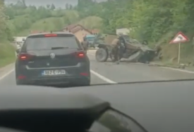 (VIDEO) TEŠKA NESREĆA U saobraćajki uništeno vozilo EUFOR, sumnja se da je POVRIJEĐEN VOJNIK