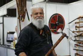 (FOTO) "Bitna je ljubav i volja" Ovo je priča o hobiju Stipe Pleića, prvog i jedinog duvanjskog vikinga