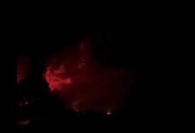 (VIDEO) PAKAO NA ZEMLJI Zbog erupcije vulkana ljudi u Indoneziji spašavaju živu glavu