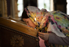 (FOTO) Pravoslavci danas obilježavaju "ljetnog" Svetog Nikolu: Vjeruju se da svojim ČUDESNIM MOĆIMA pomaže svakom ko mu se obrati za pomoć