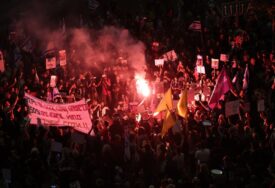 (VIDEO) TEL AVIV U PLAMENU Žestoki sukobi policije i demonstranata, hiljade ljudi protestuje protiv Netanjahua