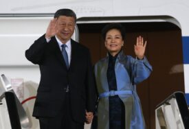 Evo ko je žena Si Đinpinga: Lijepa pjevačica se NA PRVI POGLED ZALJUBILA u kineskog lidera 